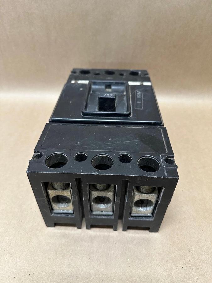 Used Westinghouse DA3300XZ 300A 3 Pole Circuit Breaker