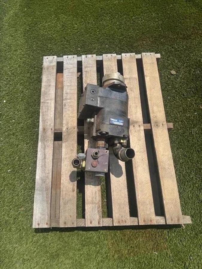 Used OilGear PVWH-60-LSAY-CNNN Hydraulic Pump