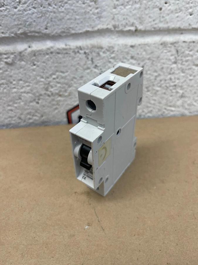Used Siemens 5SX21 Circuit Breaker 1-Pole, 1 Amp, 230/400 V
