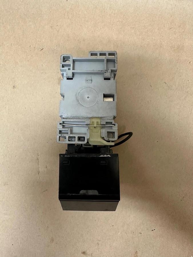 Used Allen Bradley 100-C09*10 Contactor w/ Siemens 3UA5000-1F Overload Relay