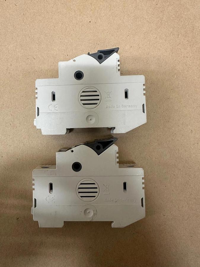 Used Allen Bradley 1492-FB1C30-L 30A, 600V, 1 Pole Fuse Holder - Lot of 2