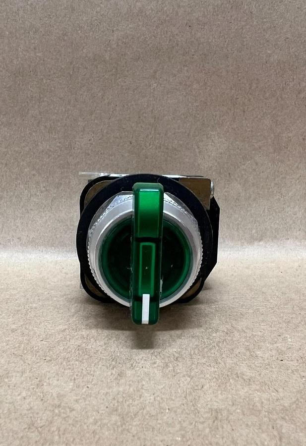 Used Allen Bradley 800T-16JG17KB7AX Ser U, Green Selector Switch