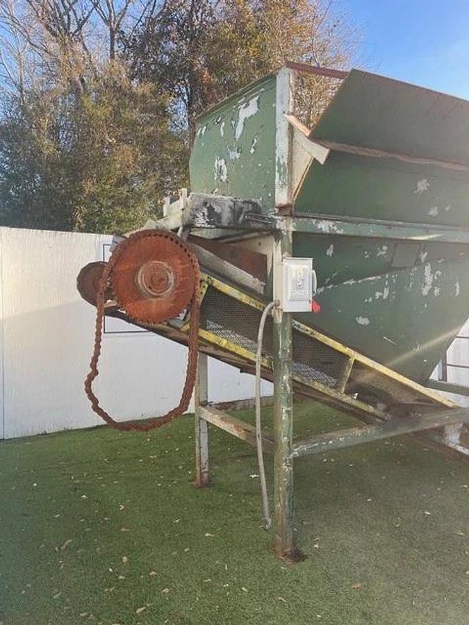 Used Feed Hopper, Drag Chain, 95 cu/ft, No Drive, Chain W:36” L:10’, Discharge H:6'