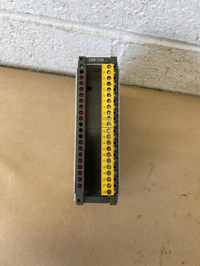 Used AEG DAP 218 / AS-BDAP-218 Modicon, Discrete Output, Triac 16x24-115 VAC