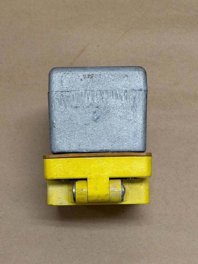 Used Daniel Woodhead 70-0210 Receptacle Cover w/ Appleton FD Unilet 3/4” Type E