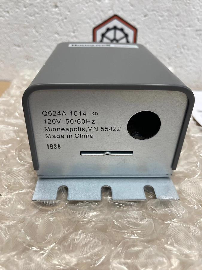 Used Honeywell Q624A1014 Solid State Spark Generator, 120 V, 50/60 Hz