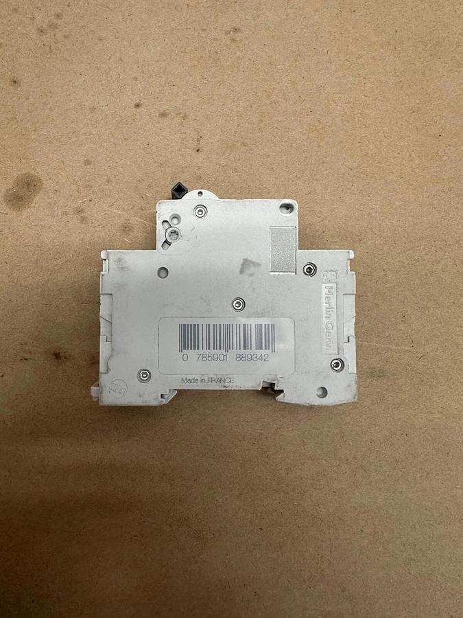 Used Schneider Electric 17426 D15A Circuit Breaker