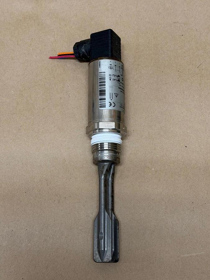 Used Endress Hauser FTL260-0020 Liquiphant T Vibronic Point Level Switch