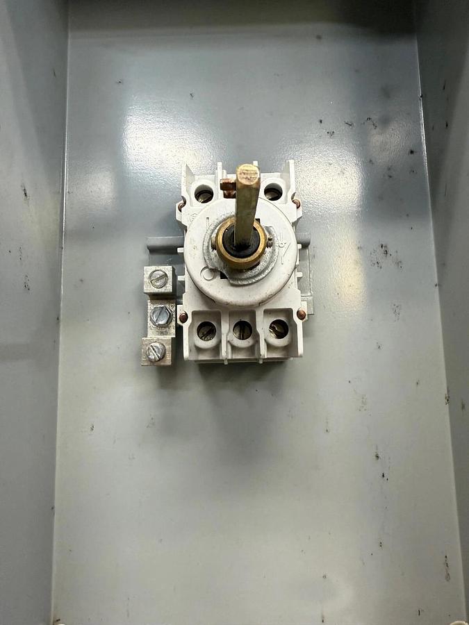 Used Eaton Cutler-Hammer DR3080UD Rotary Disconnect Switch, 80 A, 600V, 60 Hz