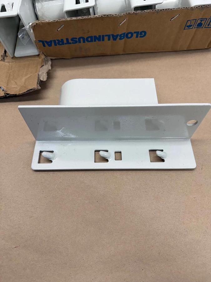 Global Industrial 653CP8 Axle Bracket Kit