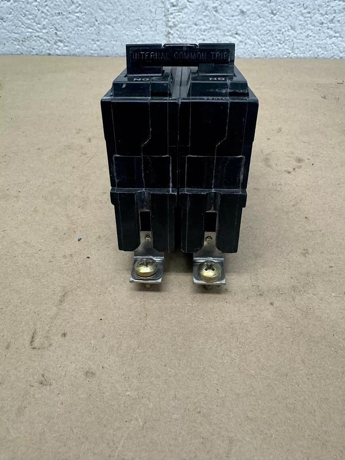 Used GE RT-693 Dual 20 A Circuit Breaker 2 Pole Unit