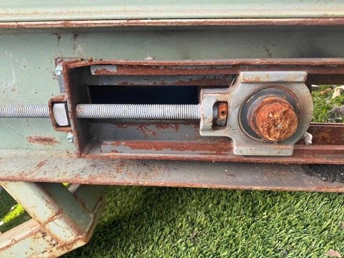 Used Conveyor Belt W: 28” L: 110” Cleated Incline Conveyor Non-Magnetic Pulley