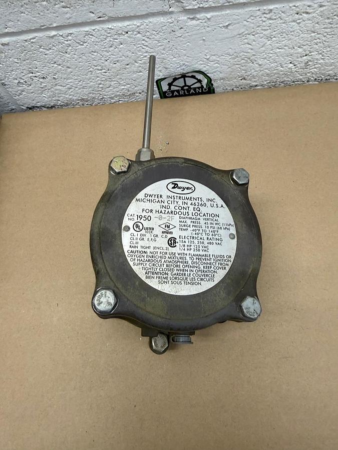 Used Dwyer 1950-0-2F Pressure Switch