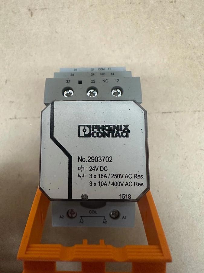 Used Phoenix Contact 2903702 Single Relay w/ RIF-4-BSC/3x21 Relay Base