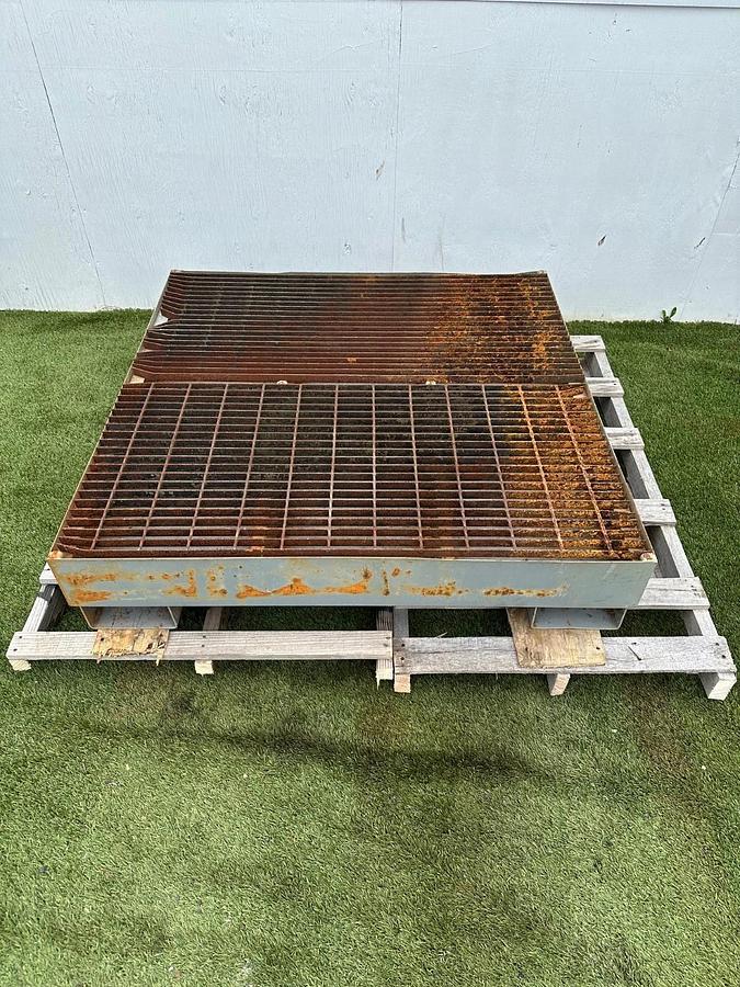 Used Little Giant SST-5151 4 Drum, Forkliftable Steel Spill Pallet