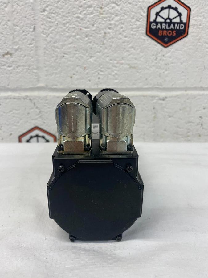 Used Beckhoff AM3033-DE40-0000 Servo Motor