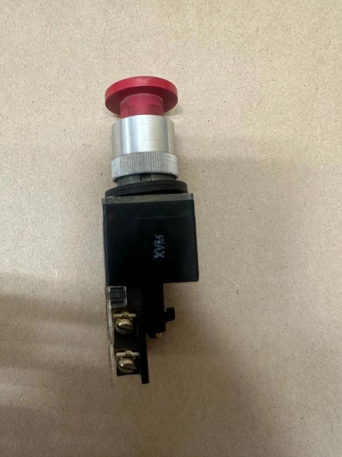 Used Allen Bradley 800MR-D6 Push Button Switch w/ 800M-XAK Contact Block