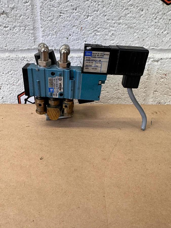 Used Numatics - R14R-02 - Pneumatic Regulator with MAC Solenoid Valve (DMB-DDAJ-1JB)