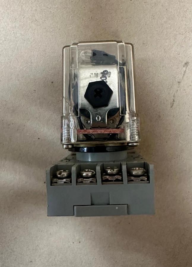 Used Potter & Brumfield KRP-11DN-24 Relay w/ 27E891 Base