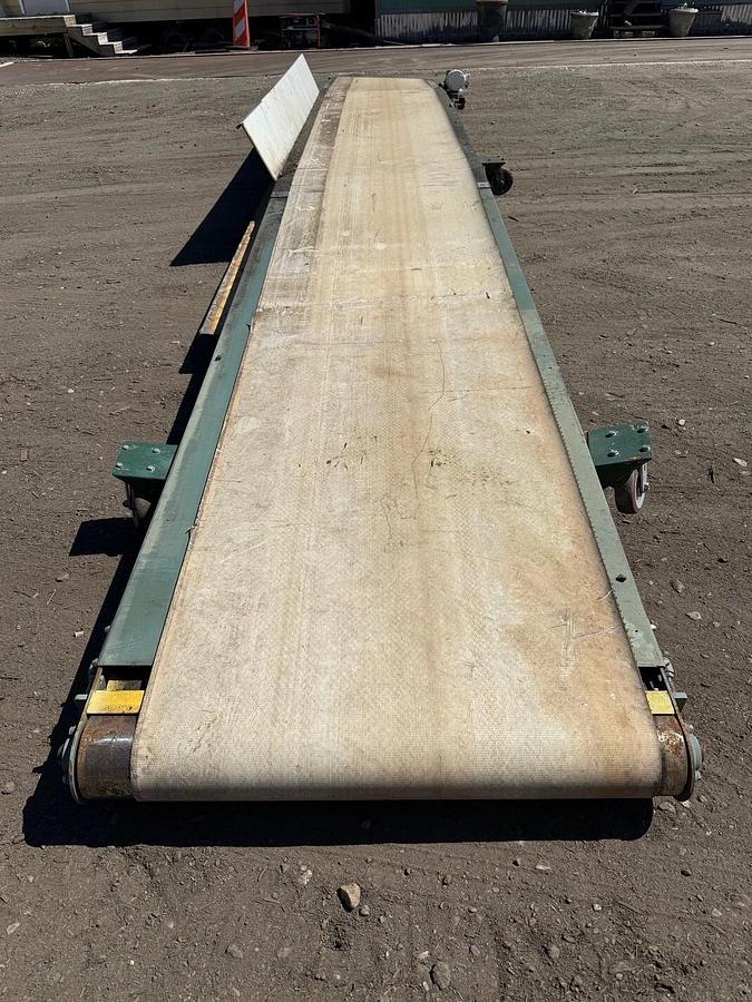 Used Conveyor Belt W:36” L: 318” Smooth Top w/ Motor 1HP, 1725RPM, Hytrol 4A Gearbox