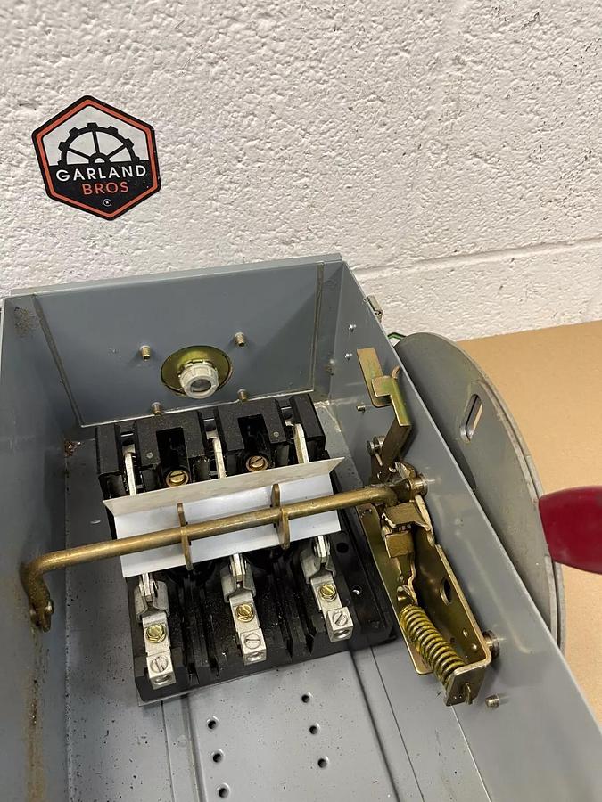 Used Westinghouse RHUN361 Safety Switch 3R Enclosure, Rainproof 30 Amp 600V