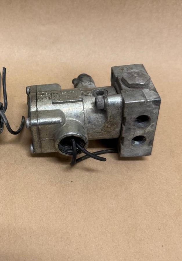 Used Bellows Valvair K065-3033 Solenoid Pilot Valve, 120V, 60Hz, 110V