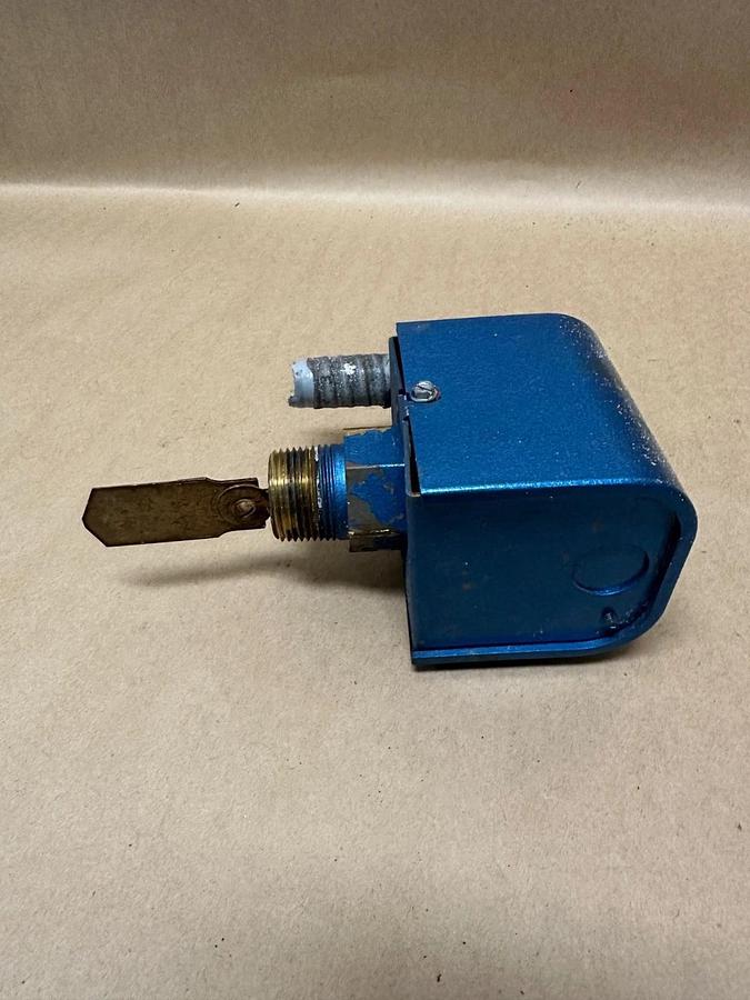 Used McDonnell & Miller FS-251 Flow Switch