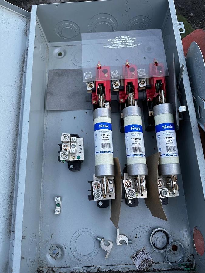 Used Eaton DH364NGK Heavy Duty Safety Switch 200A, 600VAC with Fuses