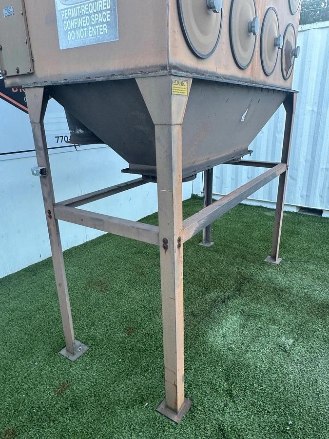 Used United Air Specialist FJL8-0B 8-Cartridge Dust Collector