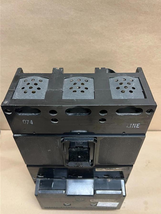 Used ITE CJ3B200 200A, 3-Pole, 600V Cordon Integrally Fused Circuit Breaker