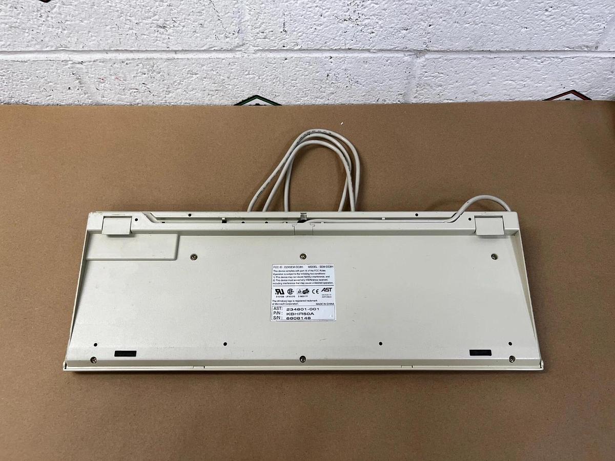 Used AST SEM-DC8H Keyboard