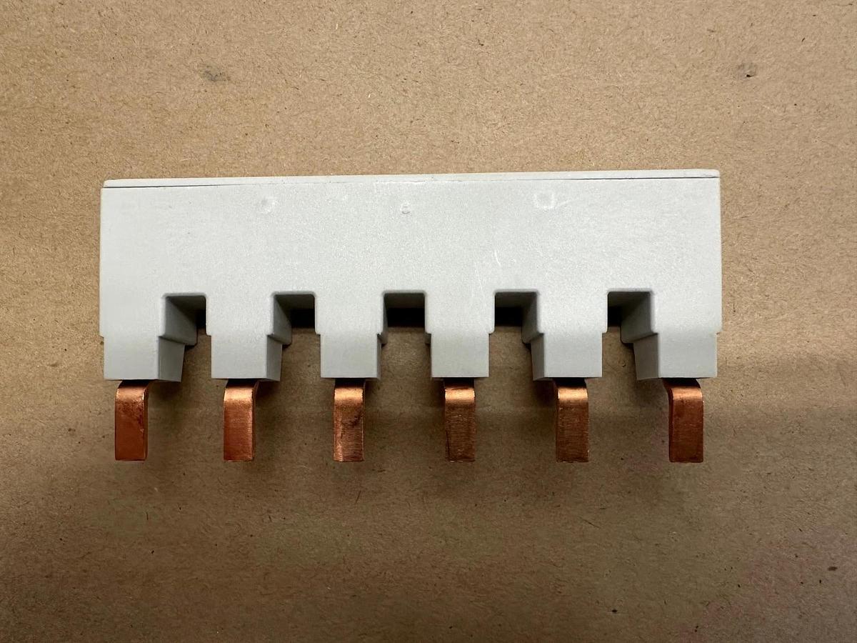 Used Eaton 104892 Block Busbar Z-SV/UL-16/1P-1TE/6