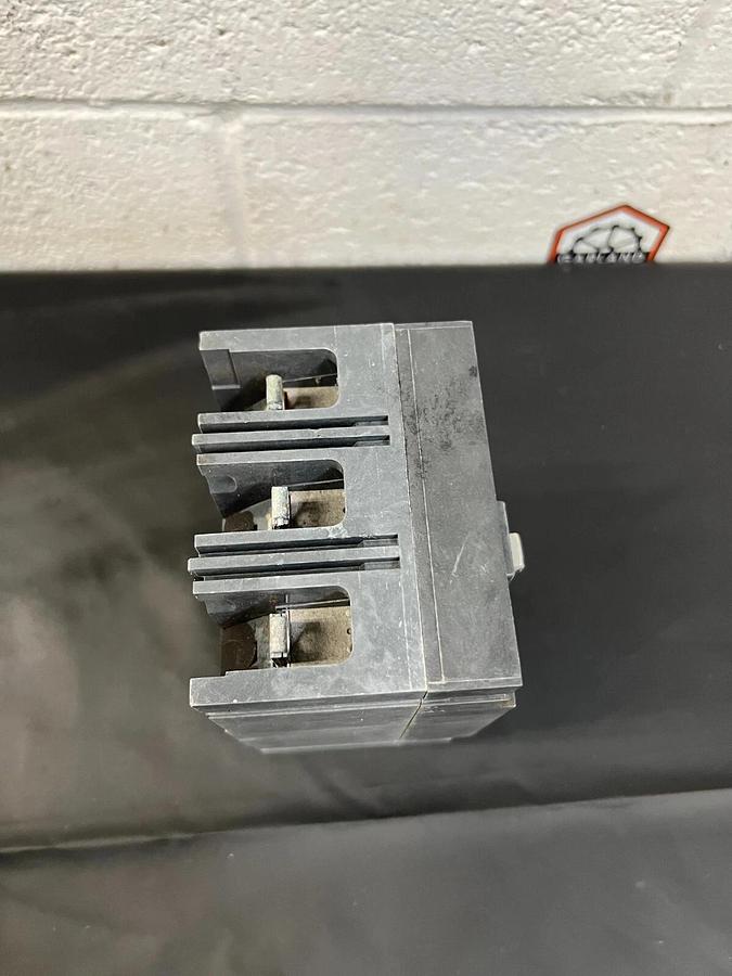 Used General Electric TED134100 Industrial Circuit Breaker 100 AMP 480 VAC 3 Pole