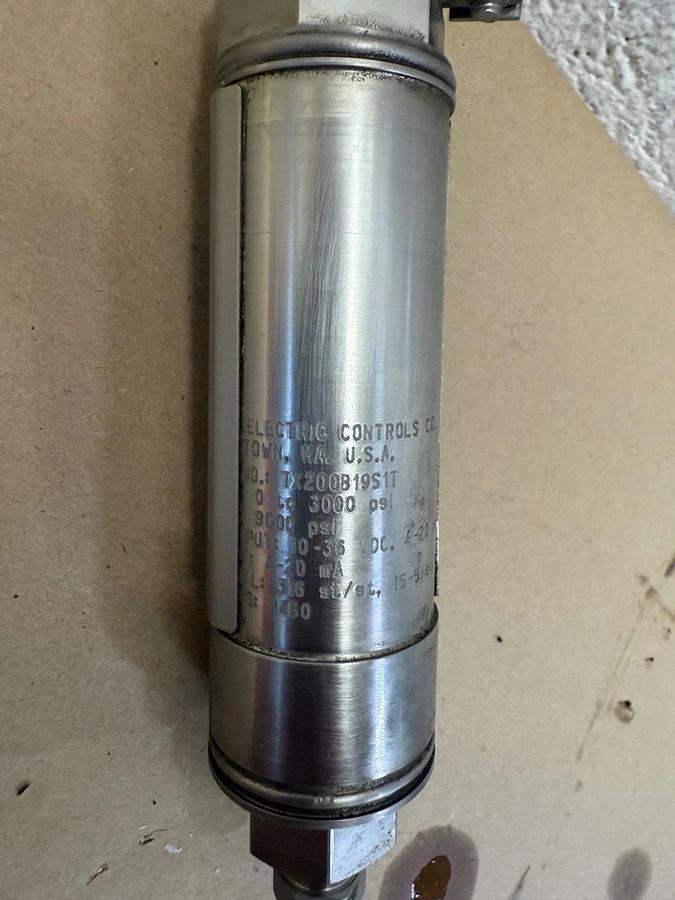 Used United Electric TX200B19S1T Pressure Transmitter, 0-30 PSI
