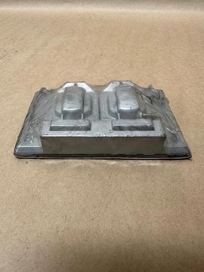 Used Thomas & Betts WR81-C Duplex Outlet Cover with Gasket *NEW*