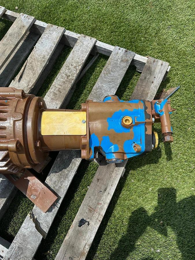 Used Vickers Hydraulic Pump 1117 w/ Crown Triton HKS215PR235R, 10Hp, 1760RPM Motor