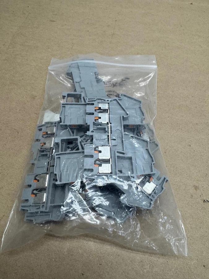 Used Phoenix Contact Typ PT 2,5-QUATRRO Terminal Block, Lot of 13 *NEW*