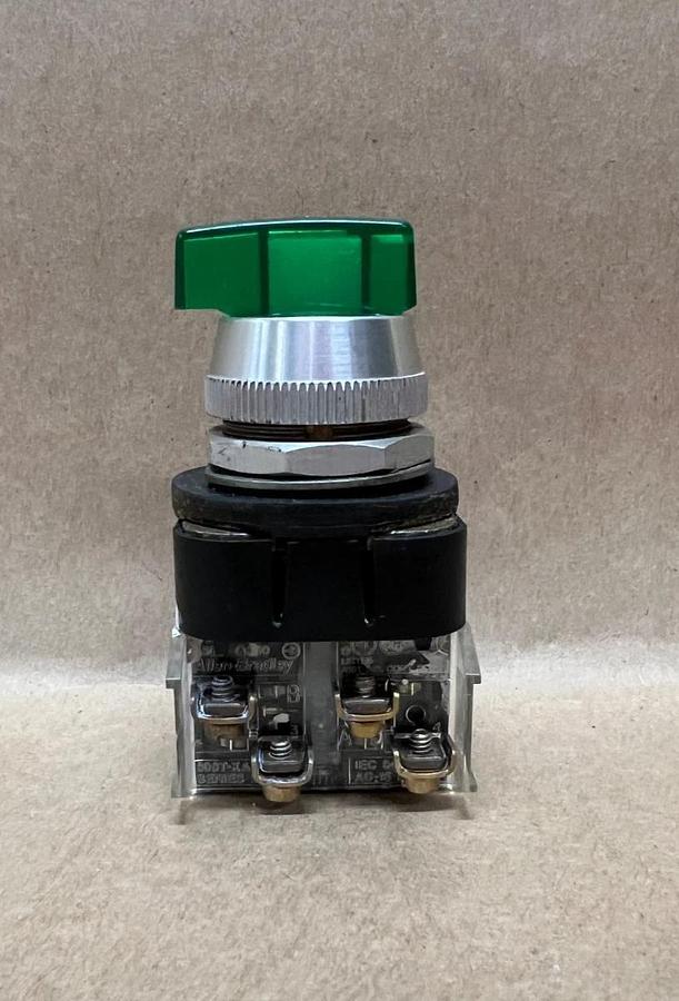 Used Allen Bradley 800T-16JG17KB7AX Ser U, Green Selector Switch