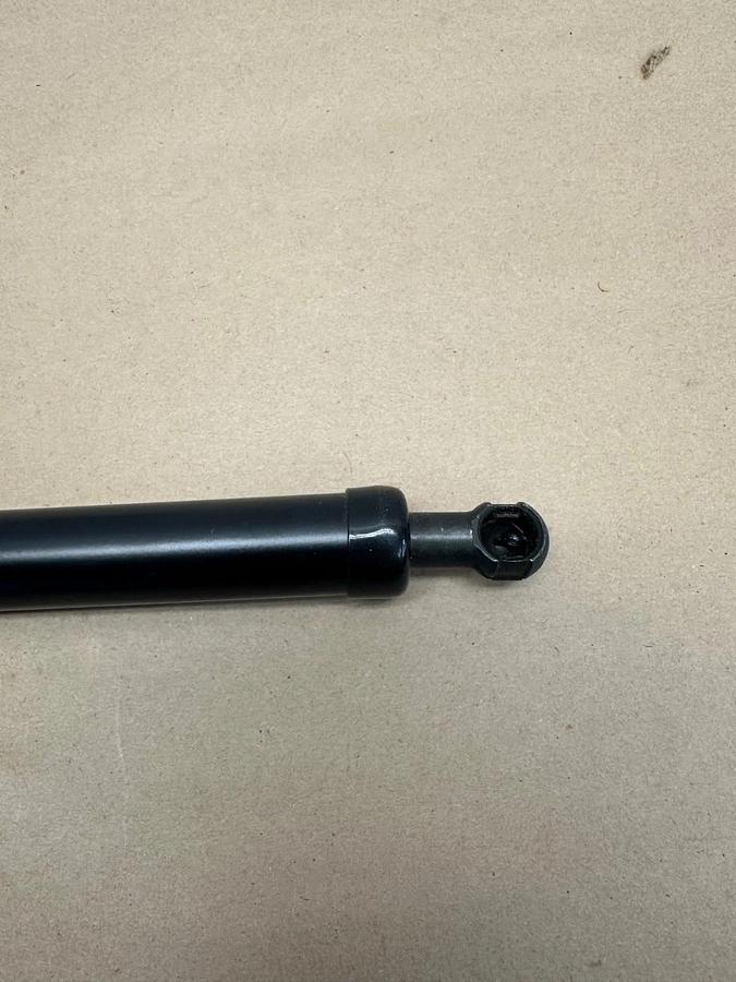Used Hyster 4011435 Gas Spring *NEW*