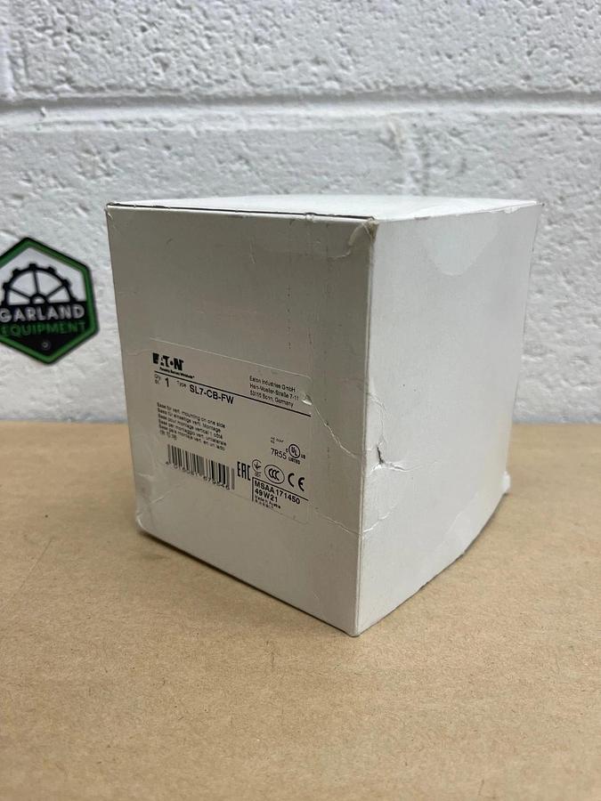 Eaton SL7-CB-FW Tower Light Base, Mounting Base *NEW*