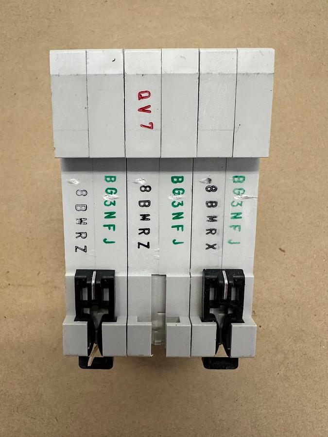 Used Eaton FAZ-B8/3 Circuit Breaker *NEW*