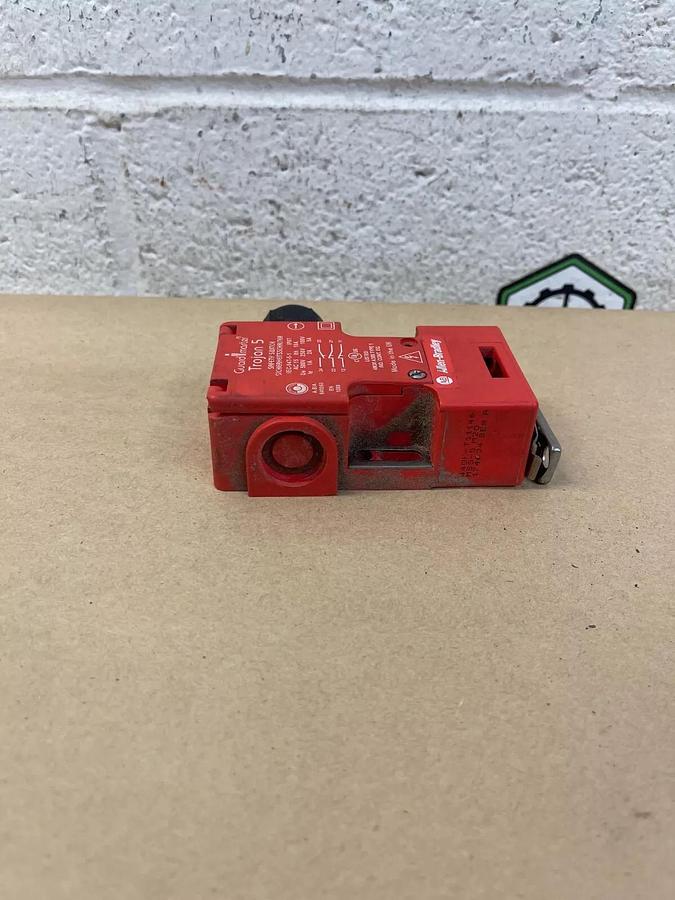 Used Allen Bradley 440K-T11146 Guard Master Trojan 5 Safety Switch