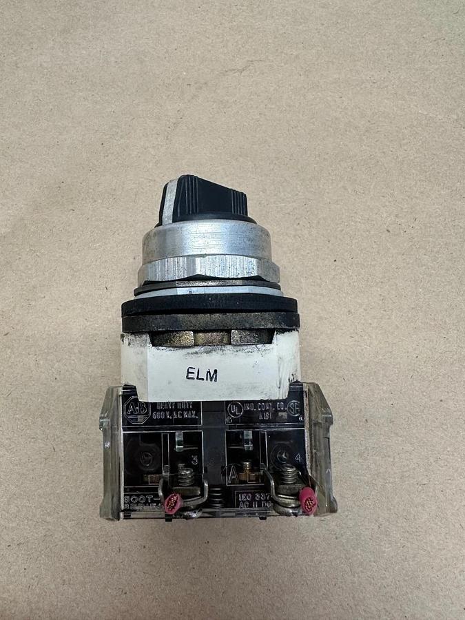 Used Allen Bradley 800T-H2 Selector Switch, 2 Position