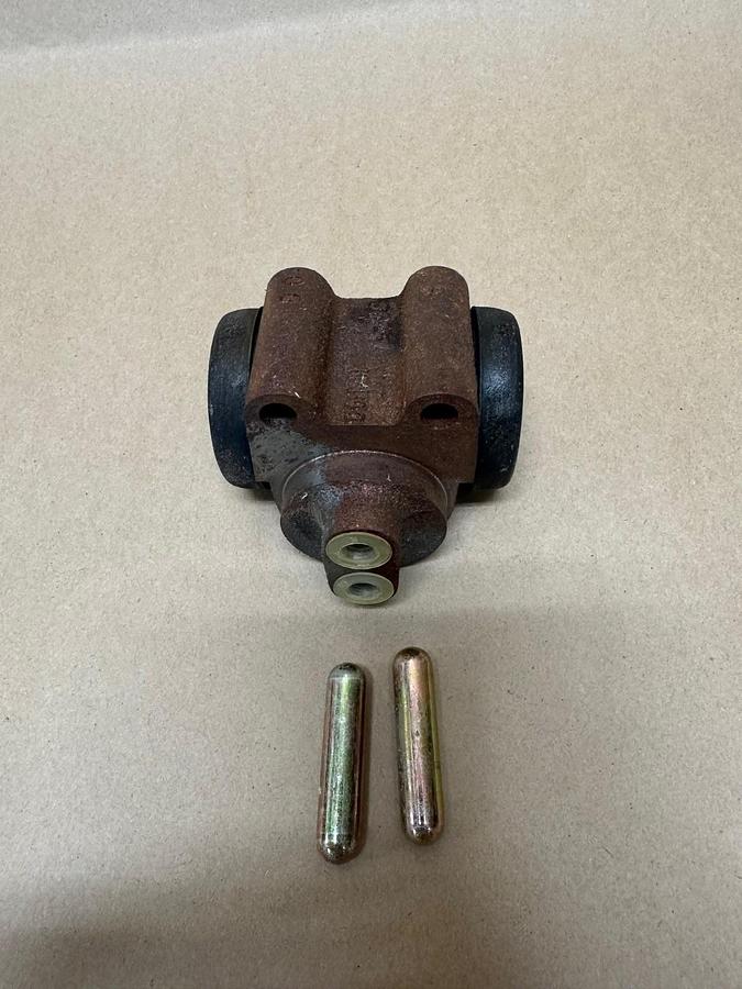 Used CAT MCF00215 Wheel Cylinder Assembly