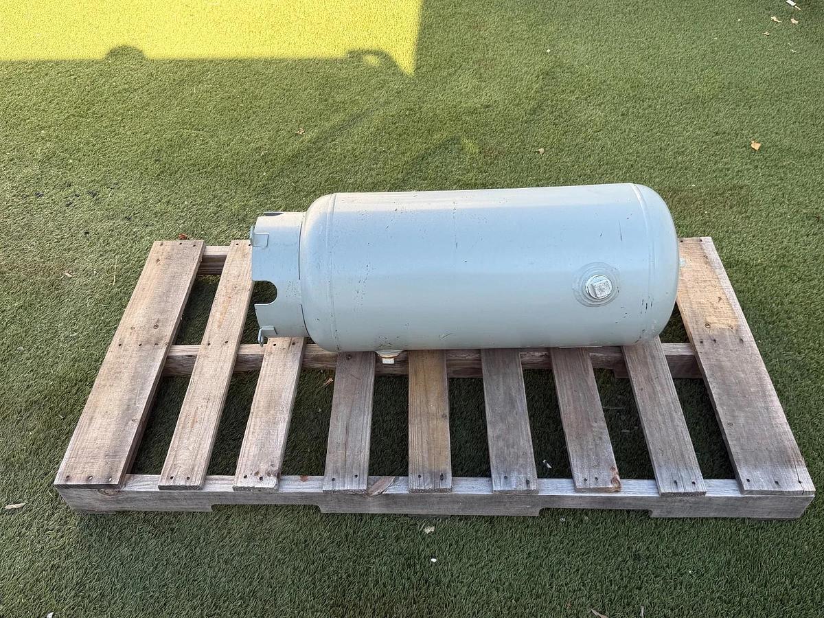 Used Manchester Tank 37.150 Gallon, 200 PSI Compressed-Air Receiver/ Pressure Vessel