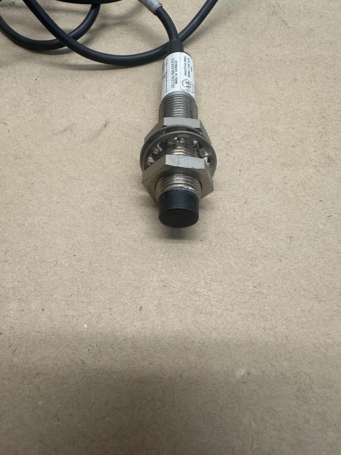 Allen Bradley 871C-P4B12 Proximity Switch *NEW*
