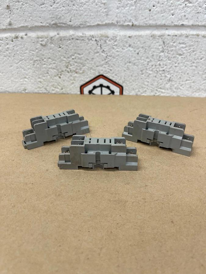 Used idec SH1B-05 Socket Base 10A, 300V - Lot of 3