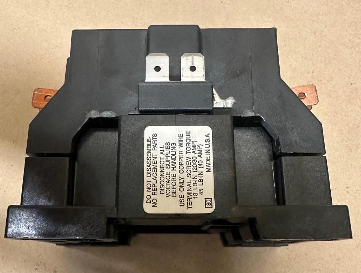 Used Square D 8910 DP22 V09 Contactor
