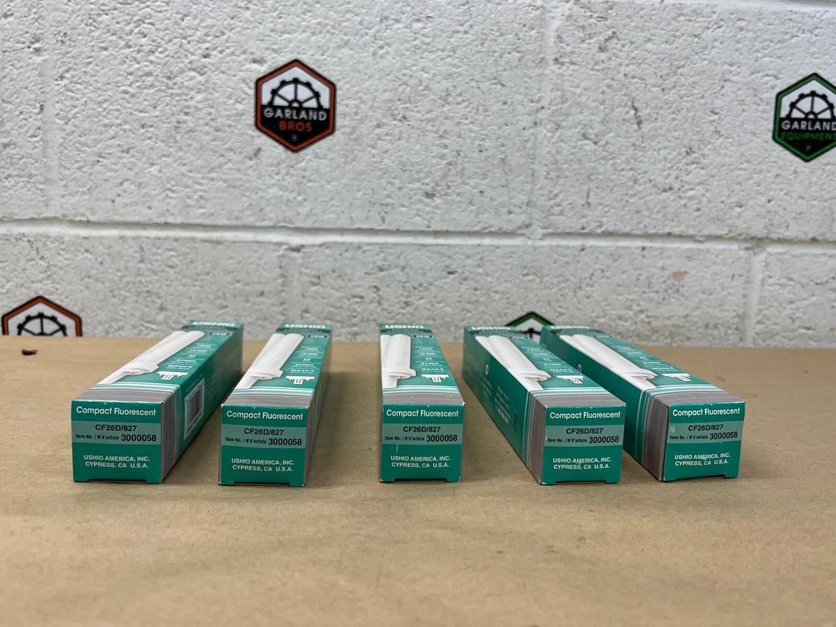 Used USHIO CF26D/827 26W Compact Fluorescent - Lot of 5