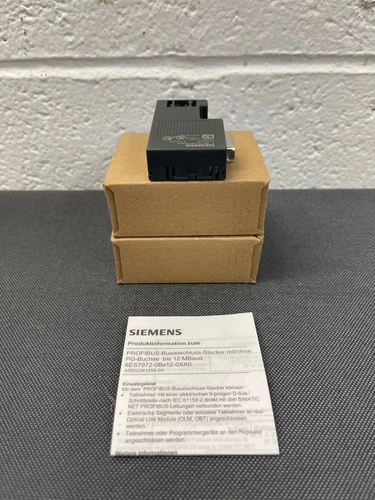 Siemens 6ES7 972-0BA12-0XA0, SINEC L2-Bud Connecting Plug - Lot of 2 - *NEW*